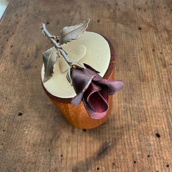 Vintage Unsigned Ruby Red Rose Pin Brooch Gold Tone 3” - Picture 7 of 10